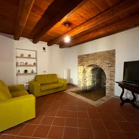 Oda ve Kahvaltı La Casa Nel Bosco 4*